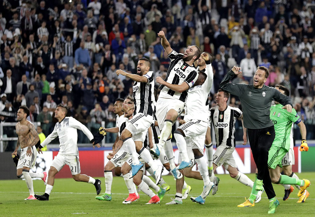 Bertaruh online mendukung Juventus untuk mengangkat piala Liga Champion