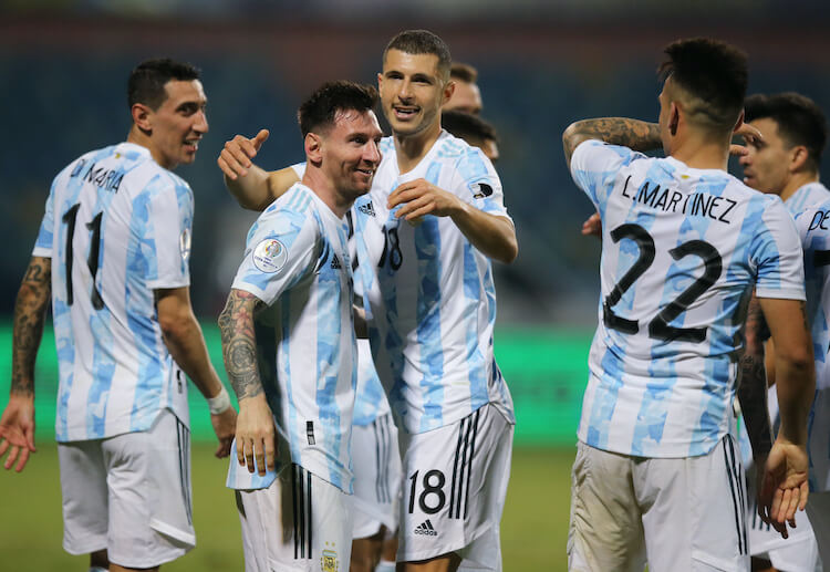 美洲杯 阿根廷 的梅西得到了一次角球