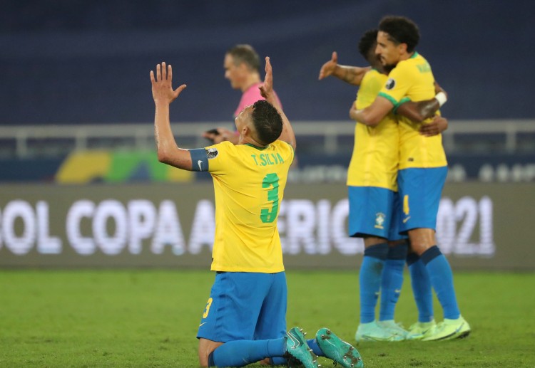 美洲杯 巴西 的席尔瓦得到了一次角球