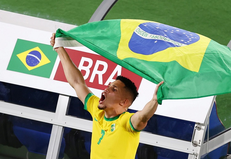 奥运会 巴西 的球员遇到破门良机