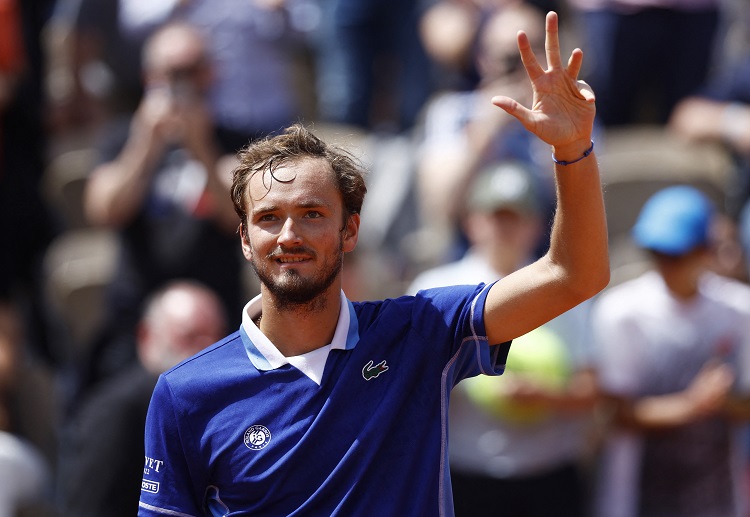 Daniil Medvedev dominated 3rd round of French Open with a comfortable straight-sets win against Kecmanovic