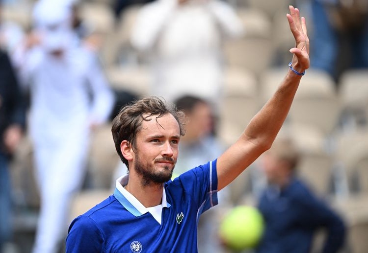 Daniil Medvedev has thrashed Facundo Bagnis to qualify to the 2022 French Open second round