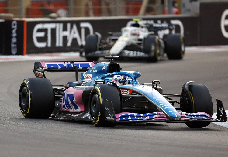 Fernando Alonso will replace 4-time Formula 1 champion Sebastian Vettel at Aston Martin next season