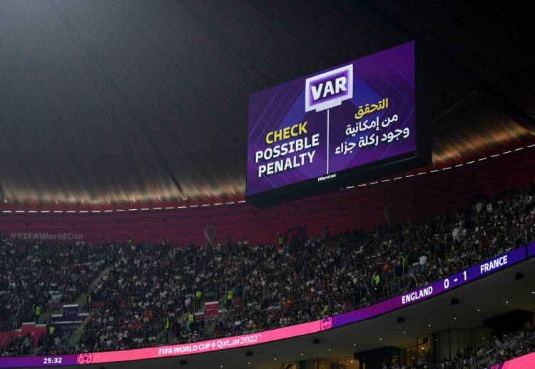 World Cup: Trọng tài tham khảo VAR nhưng vẫn là người đưa ra quyết định cuối cùng