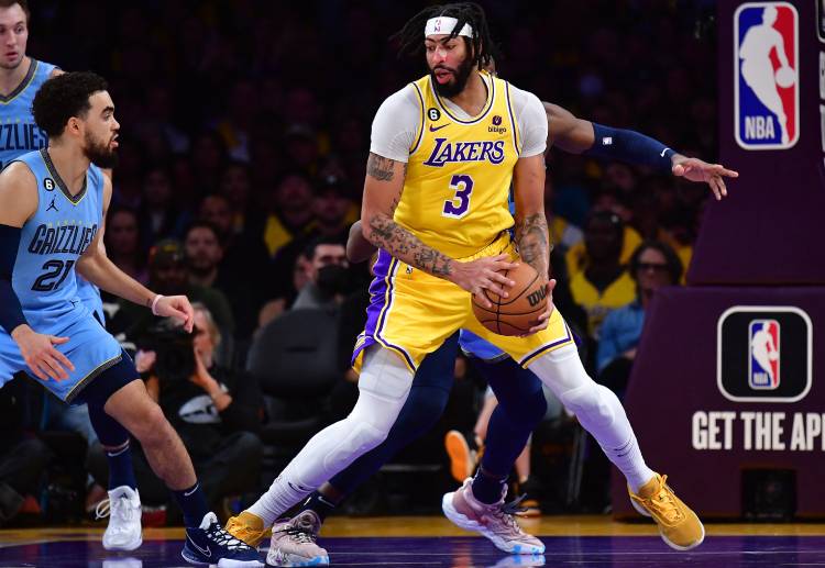 New York Knicks hope to end their losing streak with a win against Los Angeles Lakers in NBA