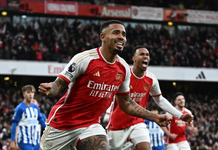 Premier League: Arsenal tạm vươn lên ngôi đầu